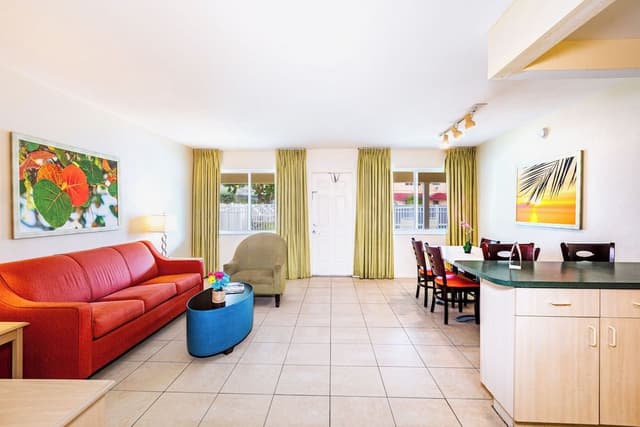 1 Bedroom Aparment, 1 Bath, Pool view