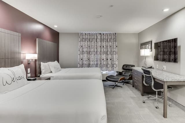 Standard Suite, 2 Queen Beds, Kitchenette