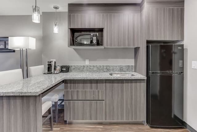 Standard Suite, 2 Queen Beds, Kitchenette