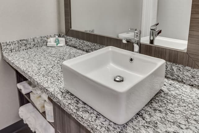 Standard Suite, 2 Queen Beds, Kitchenette