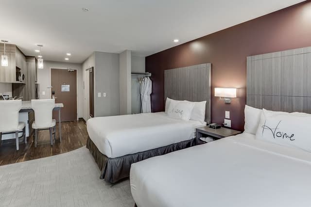 Standard Suite, 2 Queen Beds, Kitchenette