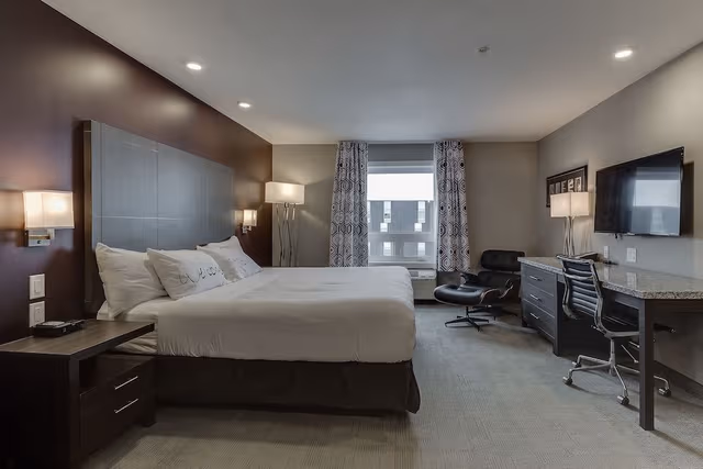 Business Suite, 1 King Bed, Kitchenette