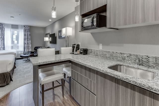 Standard Suite, 2 Queen Beds, Kitchenette
