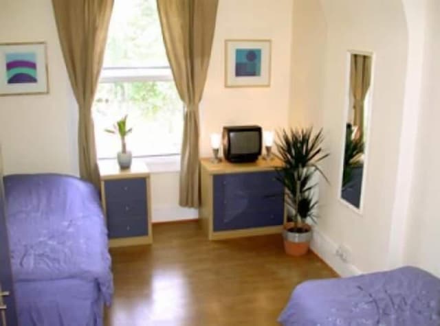 Basic Studio, 2 Twin Beds