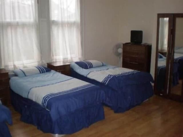 Basic Studio, 2 Twin Beds
