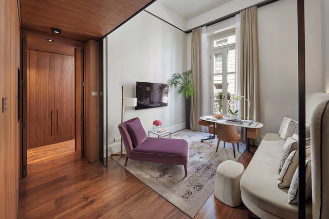 Suite, 1 King Bed (Milano)