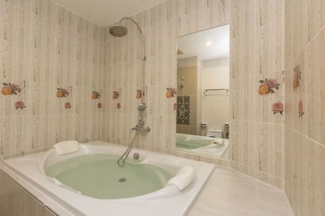 Grand Deluxe Bathtub