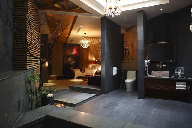 B Room with Garage