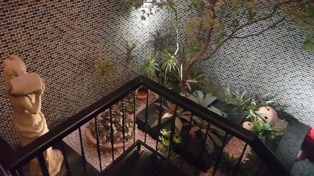 B Room with Garage