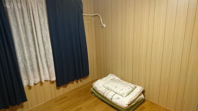 Room, Shared Bathroom (101)