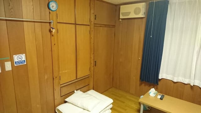 Room, Shared Bathroom (103)