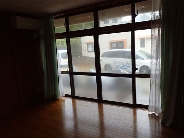 Room, Shared Bathroom (105)