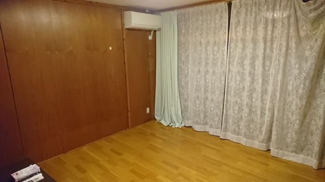 Room, Shared Bathroom (102)