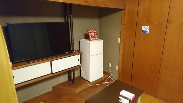 Room, Shared Bathroom (102)