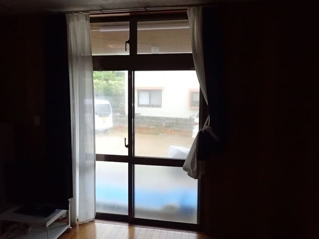 Room, Shared Bathroom (105)