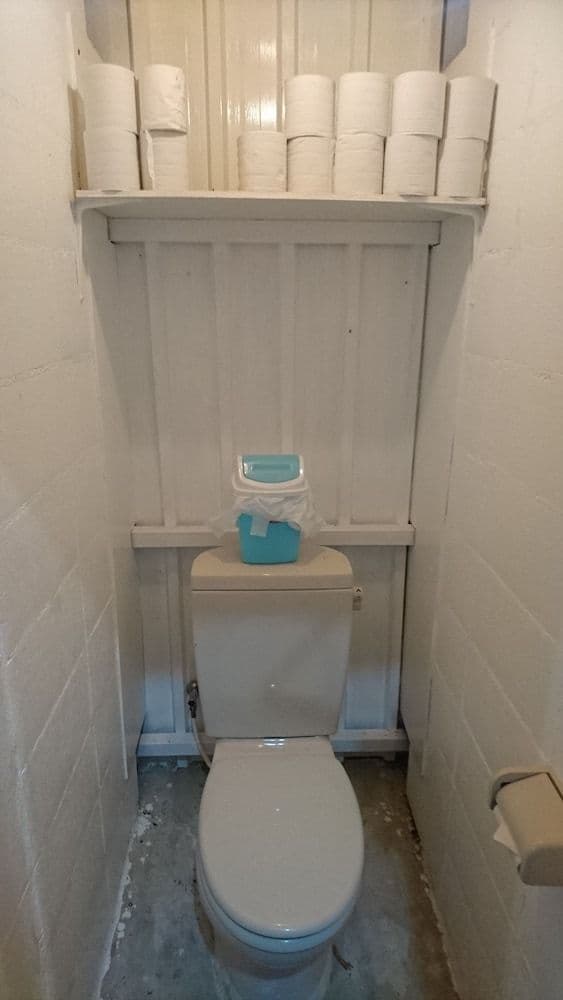 Room, Shared Bathroom (102)