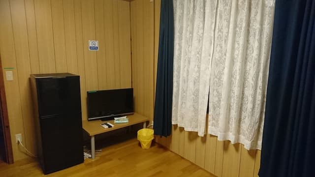 Room, Shared Bathroom (101)