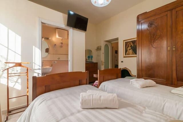Classic Double or Twin Room, 1 Double or 2 Twin Beds, Private Bathroom (Liberty)