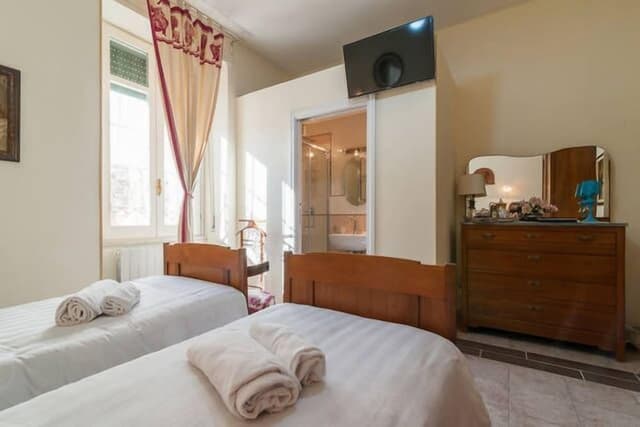 Classic Double or Twin Room, 1 Double or 2 Twin Beds, Private Bathroom (Liberty)