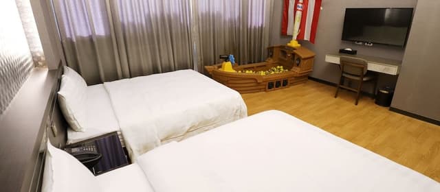 Senior Quadruple Room