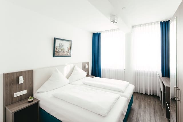 3 Room Apartment Cathedral View
