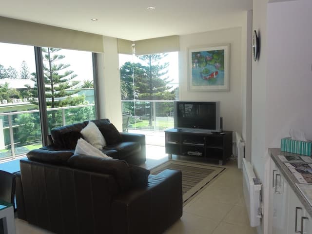 Executive Apartment, 2 Bedrooms, Balcony, Partial Ocean View