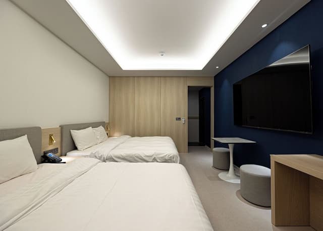 Twin Room [Free Semi Buffet Breakfast (Sun~Thu for 2 PAX / Fri~Sat& Public Holiday for 1 PAX)]