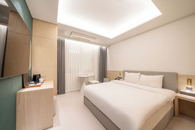 Double Room [Free Semi Buffet Breakfast (Sun~Thu for 2 PAX / Fri~Sat & Public Holiday for 1 PAX)]