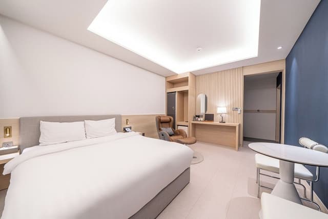 Suite Double [Free Semi Buffet Breakfast (Sun~Thu for 2 PAX / Fri~Sat & Public Holiday for 1 PAX)]