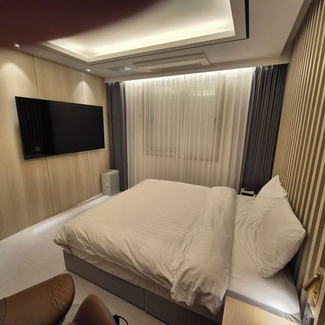 Royal VIP Double [Free Semi Buffet Breakfast (Sun~Thu for 2 PAX / Fri~Sat&Public Holiday for 1 PAX)]