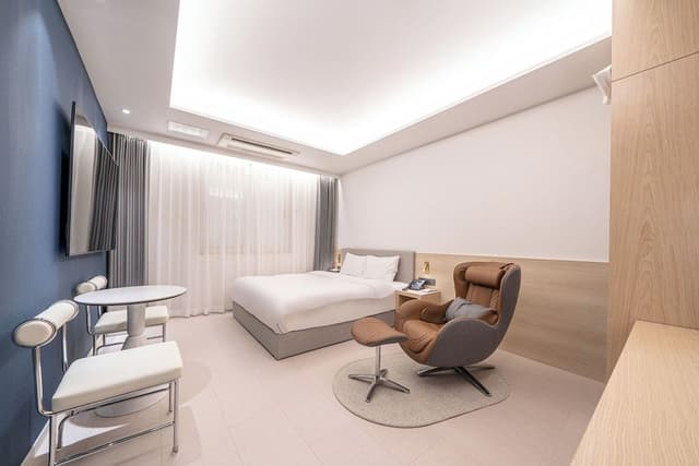 Suite Double [Free Semi Buffet Breakfast (Sun~Thu for 2 PAX / Fri~Sat & Public Holiday for 1 PAX)]