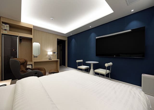 Suite Double [Free Semi Buffet Breakfast (Sun~Thu for 2 PAX / Fri~Sat & Public Holiday for 1 PAX)]