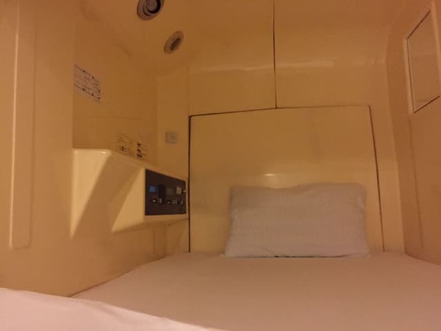 1 Capsule Male Only Floor, Shared Shower