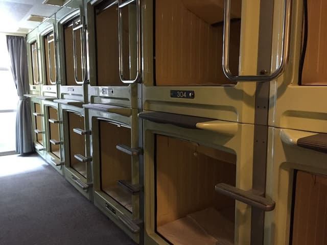 1 Capsule Male Only Floor, Shared Shower