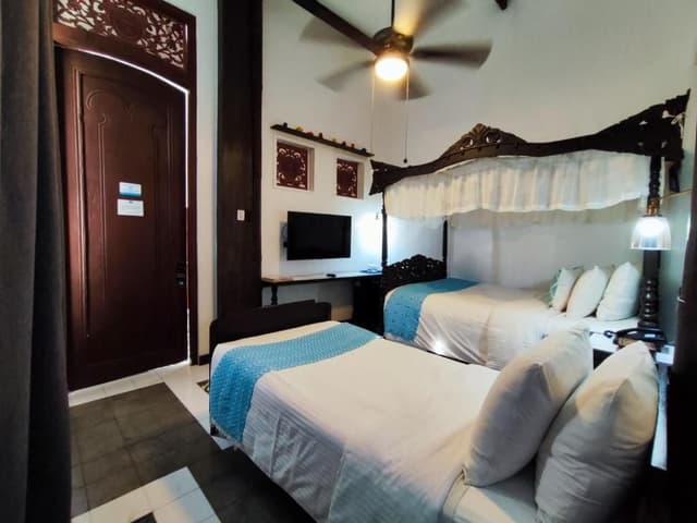 Superior Deluxe with Queen and Single Bed