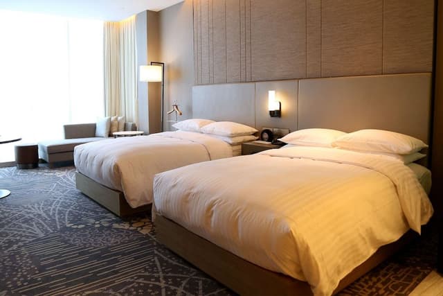 Room, 2 Twin Beds, City View