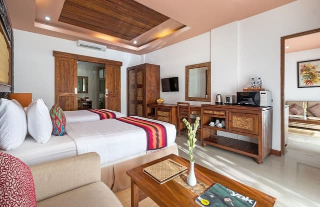Family Room, Connecting Rooms