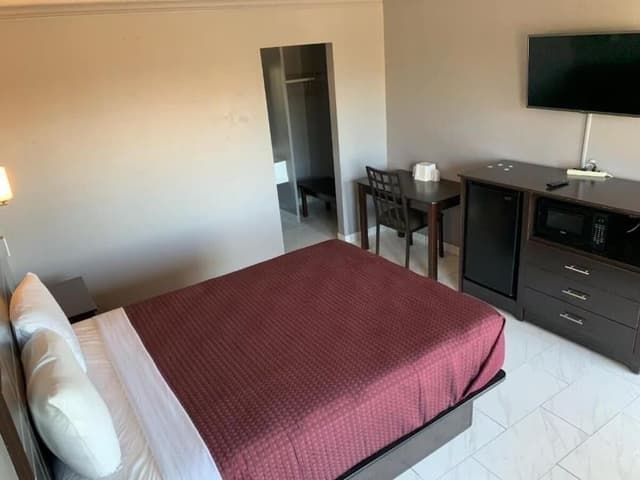 Room, 1 King Bed, Non Smoking