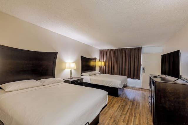 Room, 2 Queen Beds, Non Smoking