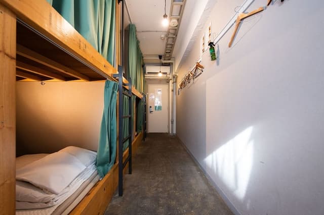 Dorm 10 Beds, Male Only