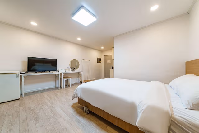 Deluxe Room, 1 Double Bed, Non Smoking, Kitchenette (B-TYPE, 1 Double Bed, 2 people)