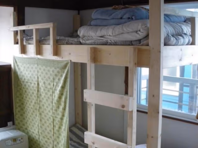 Shared Dormitory, Women only