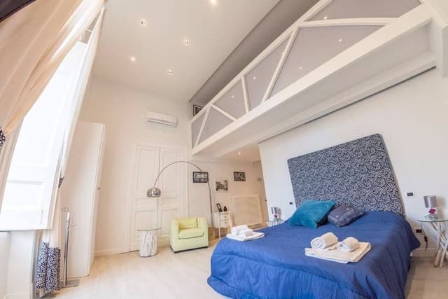 Deluxe Suite, City View