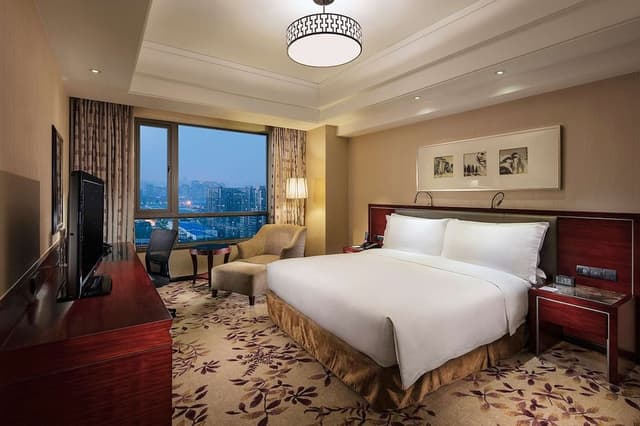 1 KING BED EXECUTIVE ROOM