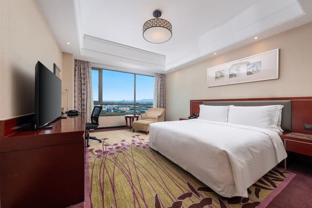 1 KING BED DELUXE ROOM