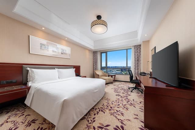 1 KING BED DELUXE ROOM