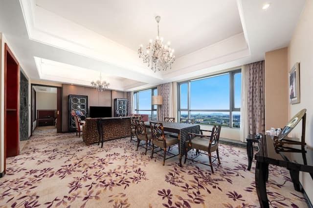 1 KING BED DELUXE SUITE