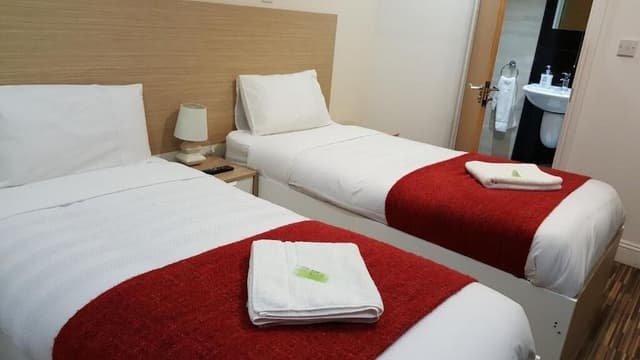 Basic Double or Twin Room, Private Bathroom