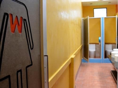 Mixed Dormitory (Shared Bathroom)