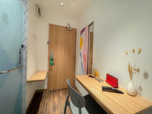 Modern Queen Room
